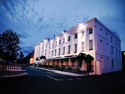 Hampton Hotel - main image