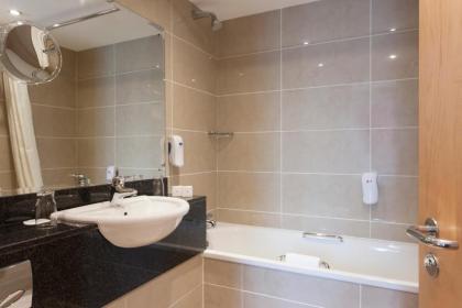 Academy Plaza Hotel - image 12
