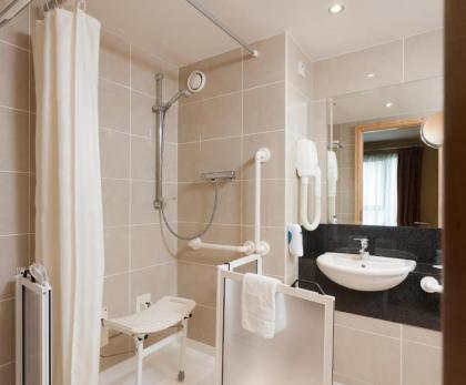 Academy Plaza Hotel - image 13