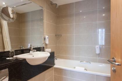 Academy Plaza Hotel - image 14