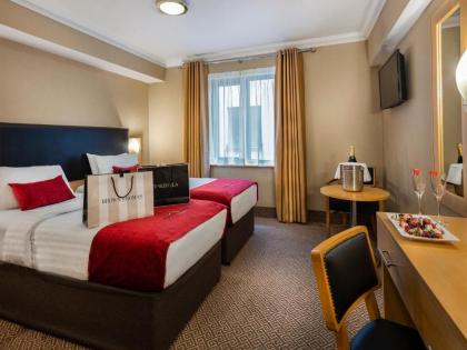 Academy Plaza Hotel - image 19