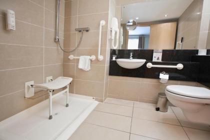 Academy Plaza Hotel - image 7