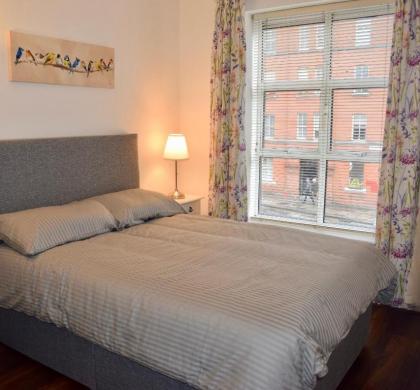 2 Bedroom Apartment in Dublin Sleeps 4 - image 4