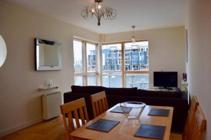 2 Bedroom Flat By The Canal - image 5