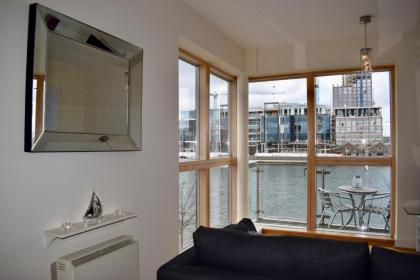 2 Bedroom Flat By The Canal - image 7