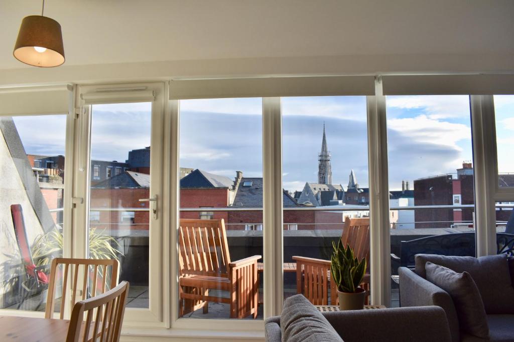 Spacious 2 Bedroom Apartment in Central Dublin - image 3