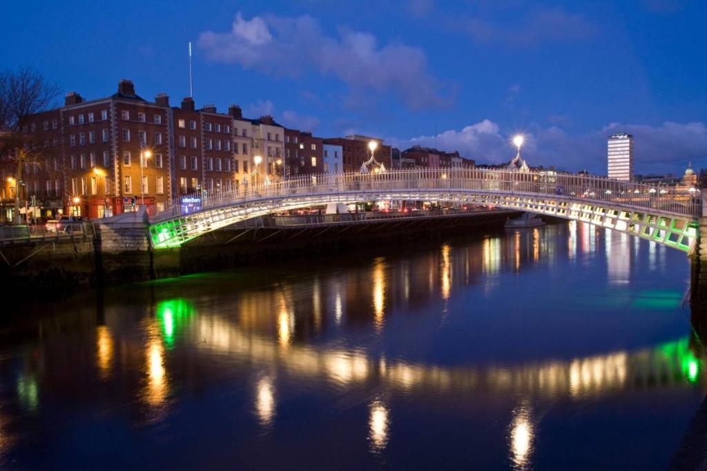 Central Apartment along the River Liffey - image 2