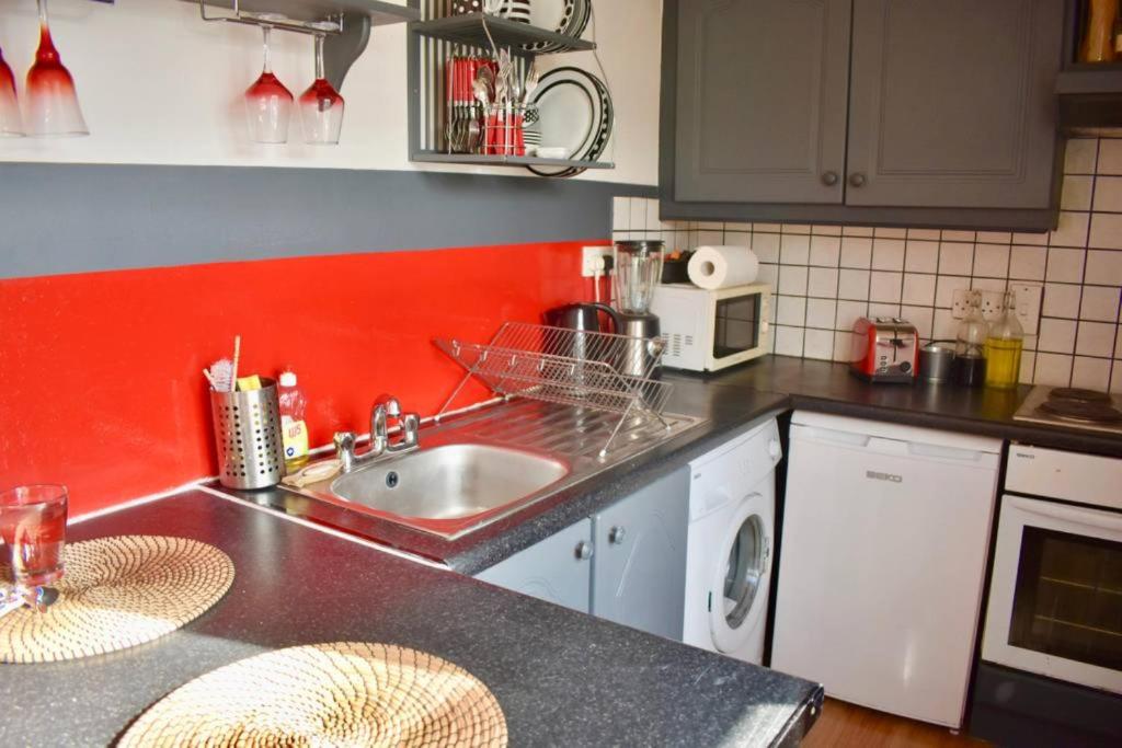 Charming 1 Bedroom Apartment Heart Of Dublin - image 2