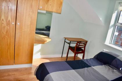 1 Bedroom Home in Dublin with Parking - image 14
