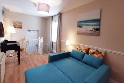Spacious 2bed apartment city centre - image 10
