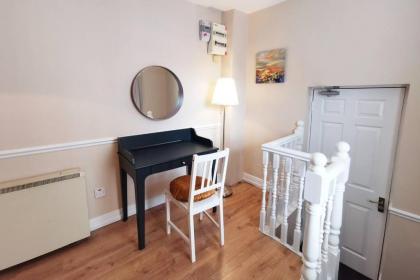 Spacious 2bed apartment city centre - image 11