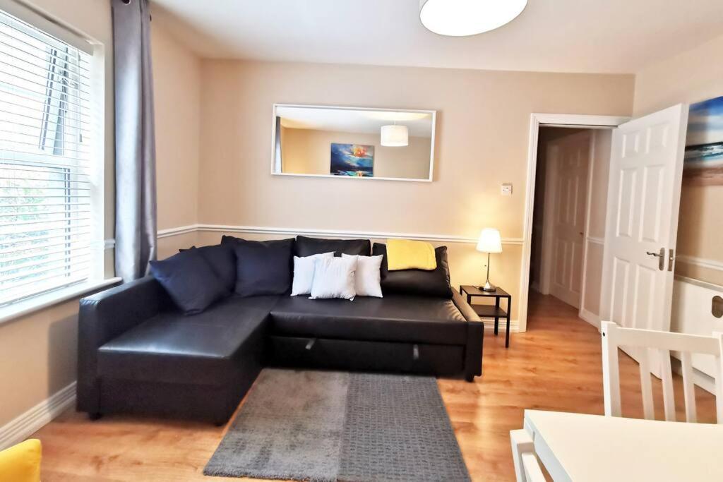 Spacious 2bed apartment city centre - image 6