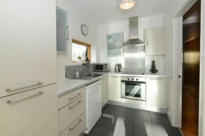 Bright 2BD Flat with Private Balcony - Dublin