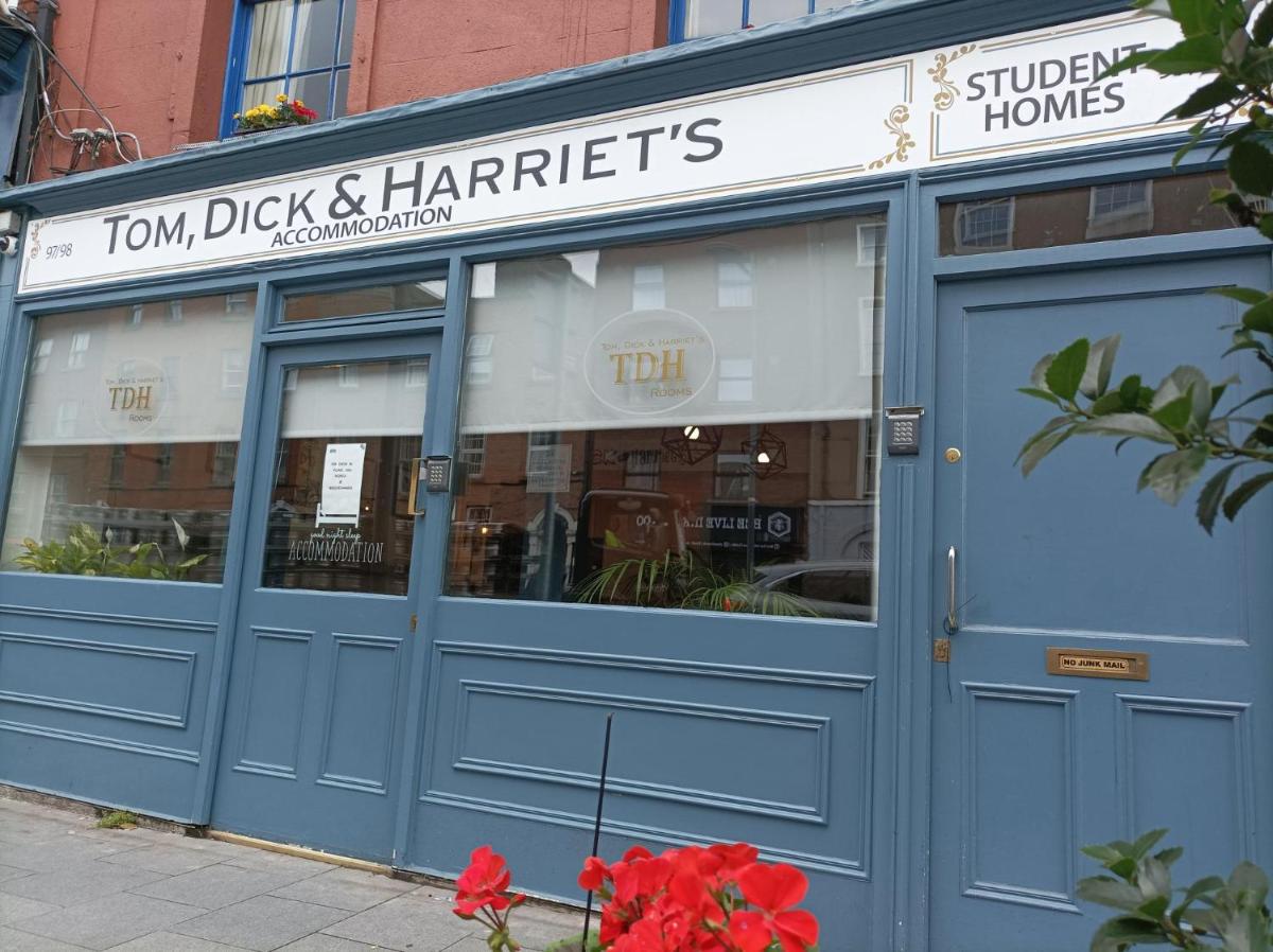 Tom Dick and Harriet's Cafe and Rooms - main image