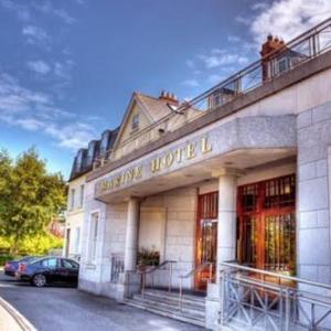 Marine Hotel