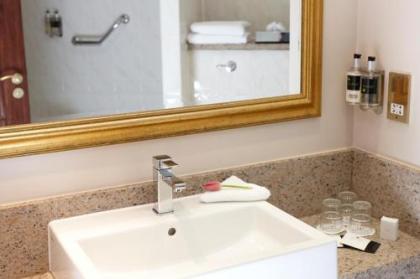 Red Cow Moran Hotel - image 15
