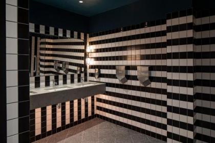 Jacobs Inn Hostel - image 14