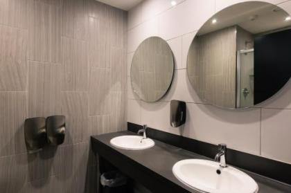 Jacobs Inn Hostel - image 16
