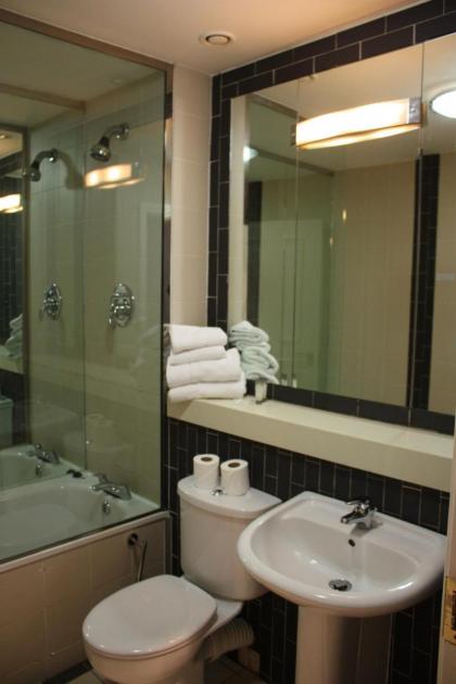 Jackson Court Hotel - image 18