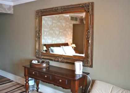 Jackson Court Hotel - image 20