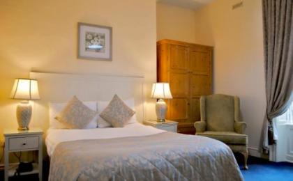 Baggot Court Townhouse - image 1