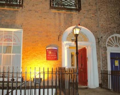 Baggot Court Townhouse - image 3
