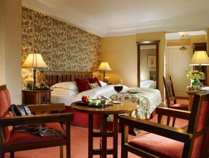 Schoolhouse Hotel - image 11