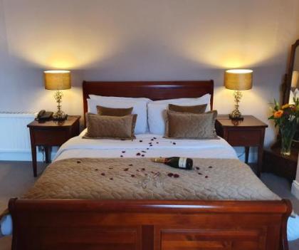 Uppercross House Hotel - image 7