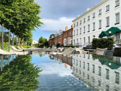 Hampton Hotel - image 2