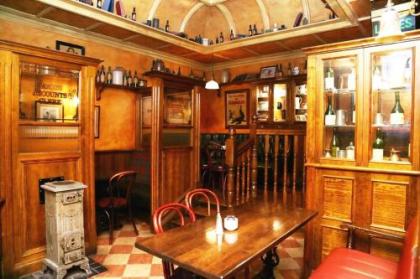 O'Neills Victorian Pub & Townhouse - image 17