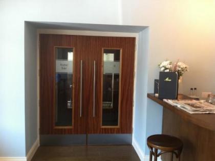Phoenix Park Hotel - image 16