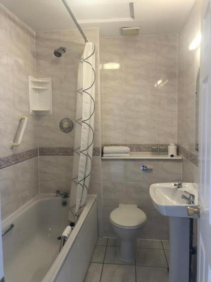Harveys Guest House - image 14