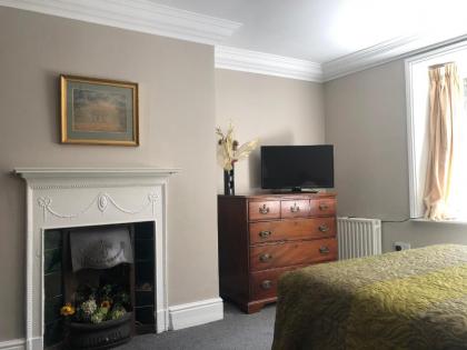 Harveys Guest House - image 19