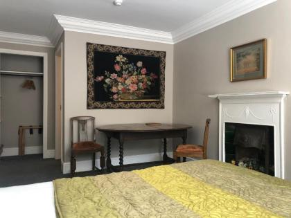 Harveys Guest House - image 20