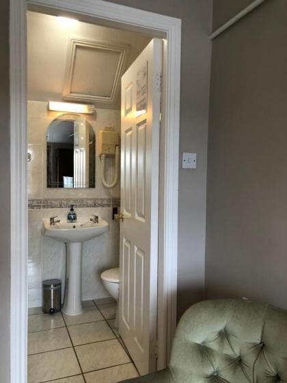 Harveys Guest House - image 5
