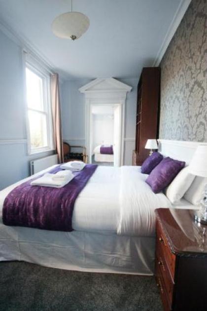 Clifden House by Nina - image 15