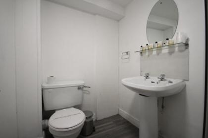 Clifden House by Nina - image 6