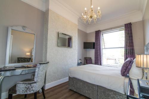 Charleville Lodge Hotel - image 3