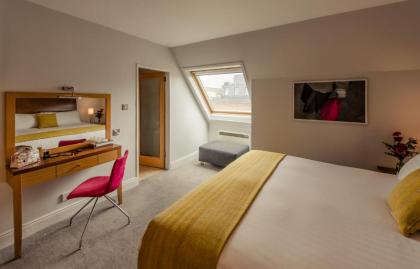 PREMIER SUITES Dublin Leeson Street - image 12