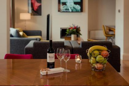 PREMIER SUITES Dublin Leeson Street - image 13