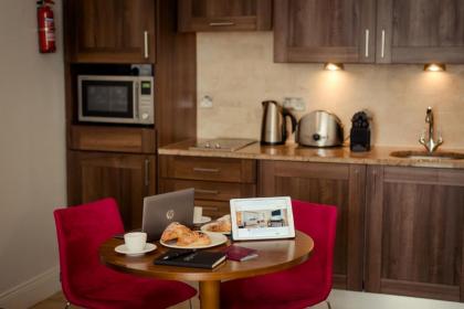 PREMIER SUITES Dublin Leeson Street - image 16