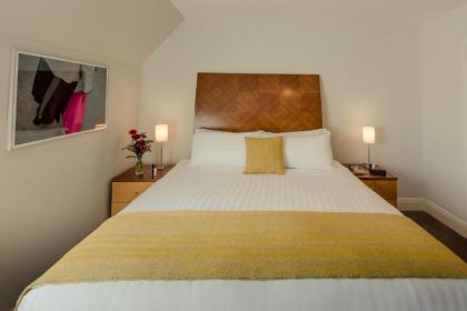PREMIER SUITES Dublin Leeson Street - image 17