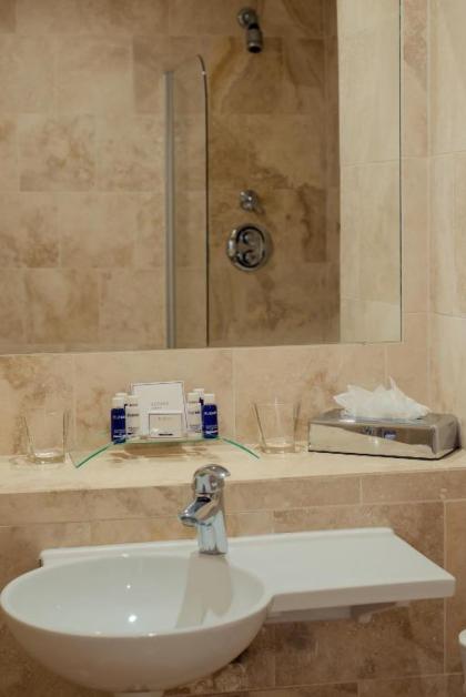 PREMIER SUITES Dublin Leeson Street - image 18