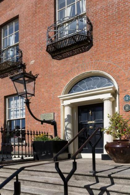 Pembroke Townhouse - image 1