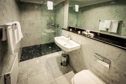 Albany House - image 2