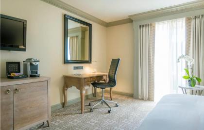 The College Green Dublin Hotel Autograph Collection  - image 5