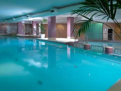 Camden Court Hotel - image 2