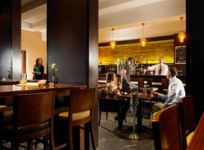 Camden Court Hotel - image 20