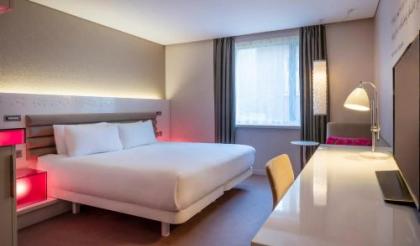 The Morrison Dublin Curio Collection by Hilton - image 15