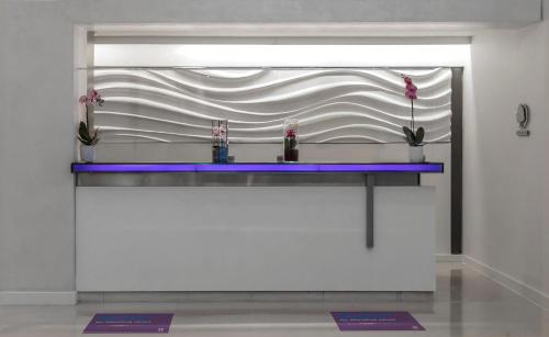 The Morrison Dublin Curio Collection by Hilton - image 3